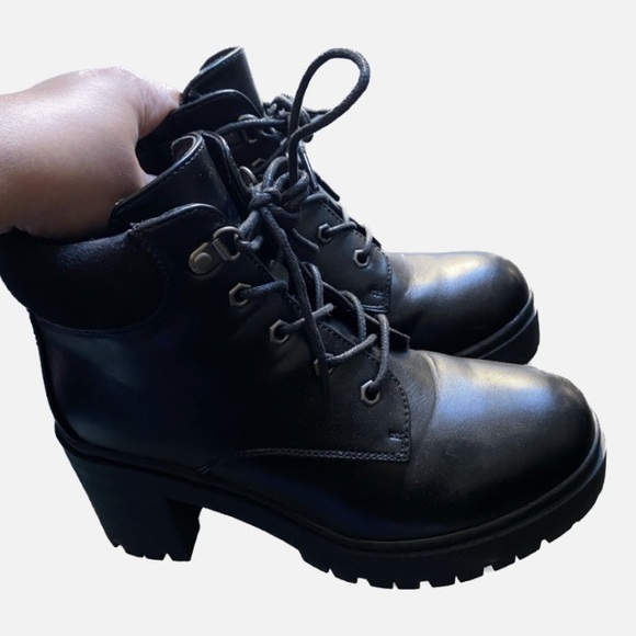 Women Boots - Picture 1 of 2
